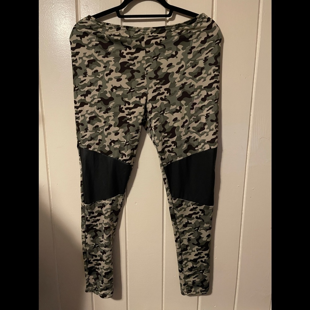 Camo stretchy leggings